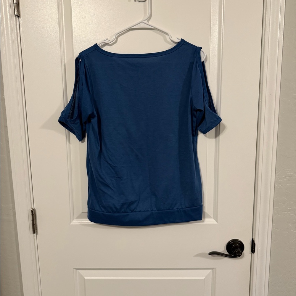 Blue Feather Print Women's Top - Picture 3 of 3